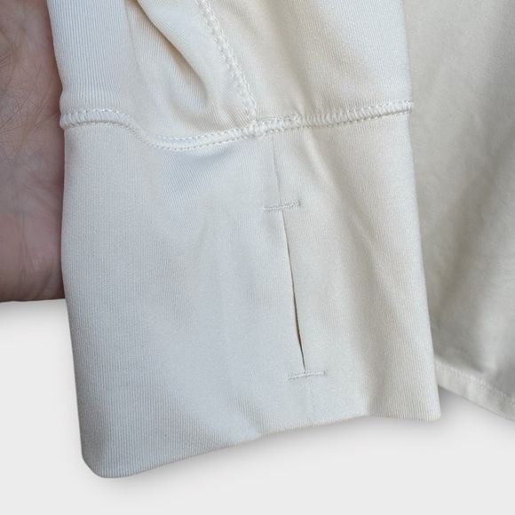 The North Face Performance Hoodie - Picture 7 of 13